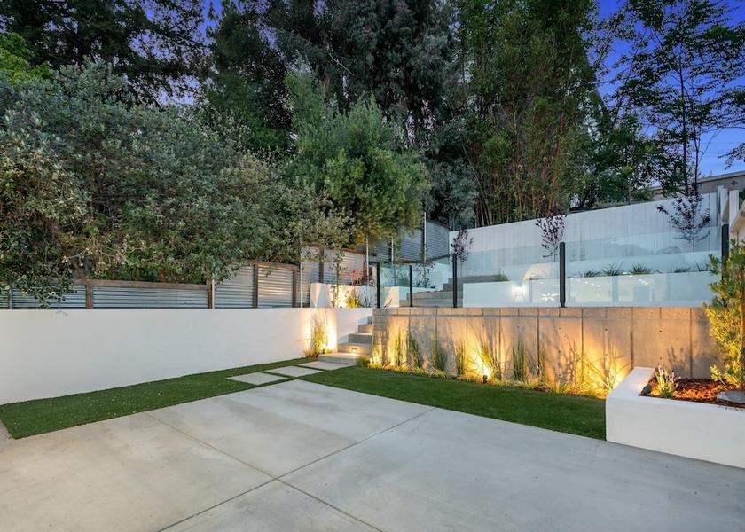 California Woodland Hills Property Grounds