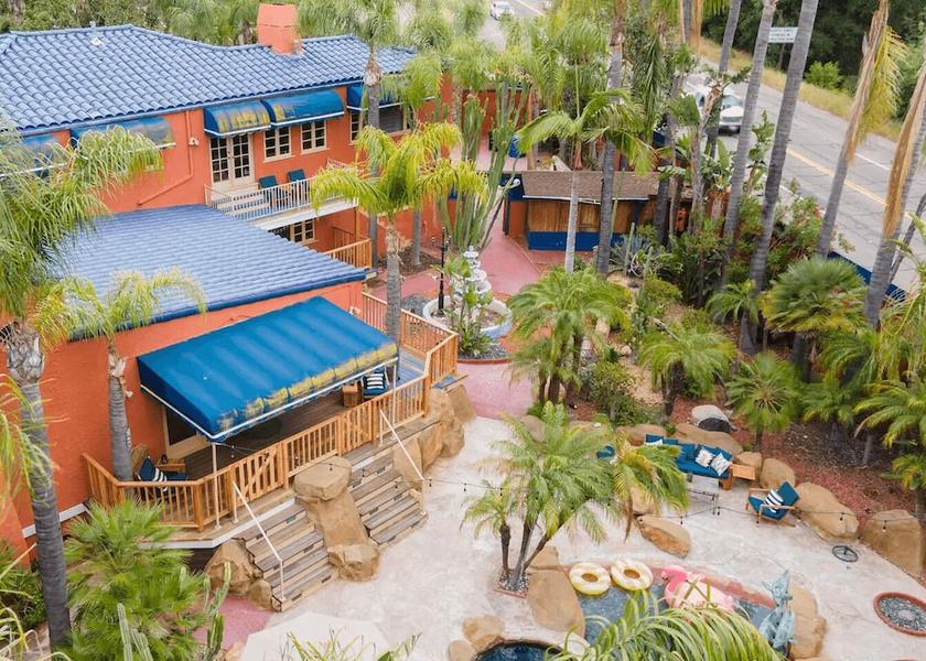 California Woodland Hills Property Grounds