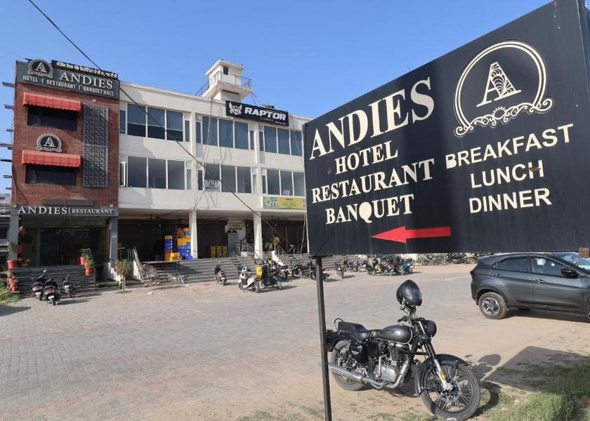 Haryana Chandigarh Deluxe Double Room 