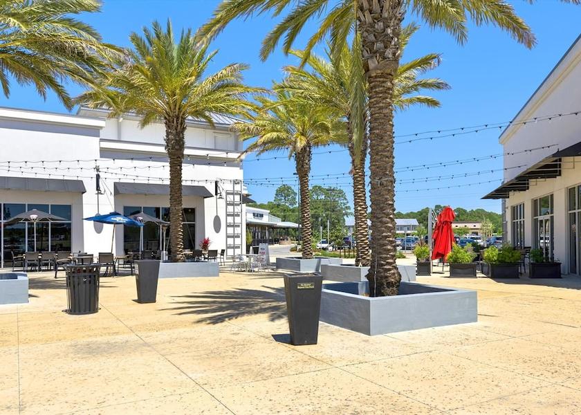 Florida Miramar Beach Outdoor Dining