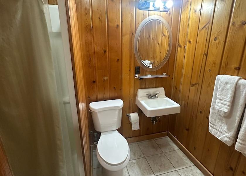 Missouri Quincy Bathroom