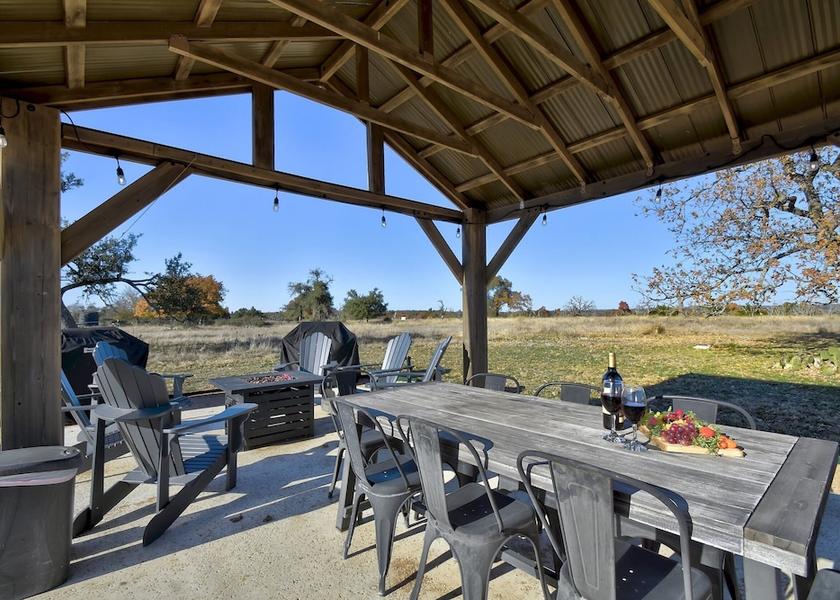 Kansas Harper Outdoor Dining