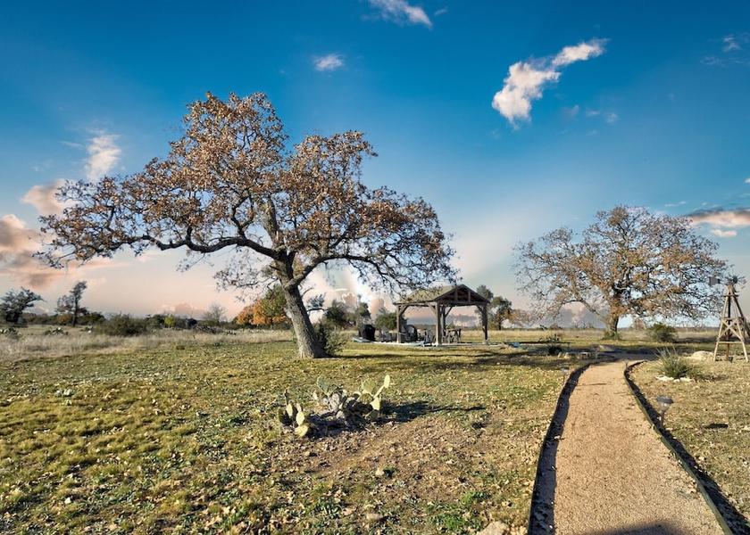 Kansas Harper Property Grounds