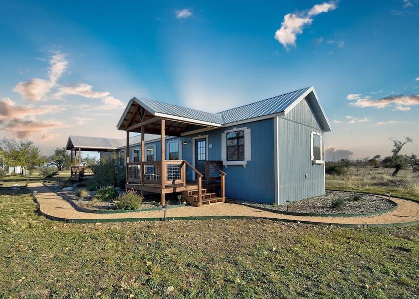 Kansas Harper Exterior Detail