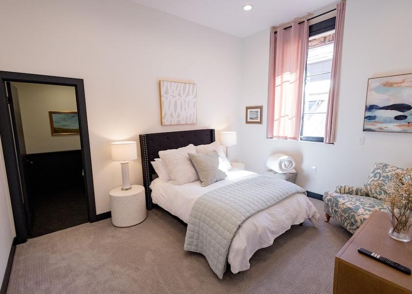 California Nevada City Room