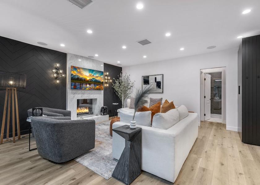 California Woodland Hills Interior Entrance
