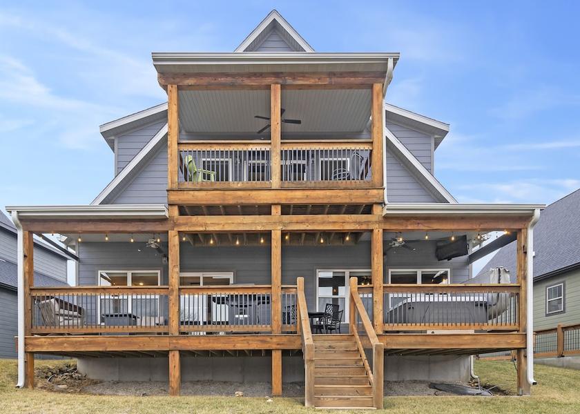 Missouri Hollister Exterior Detail