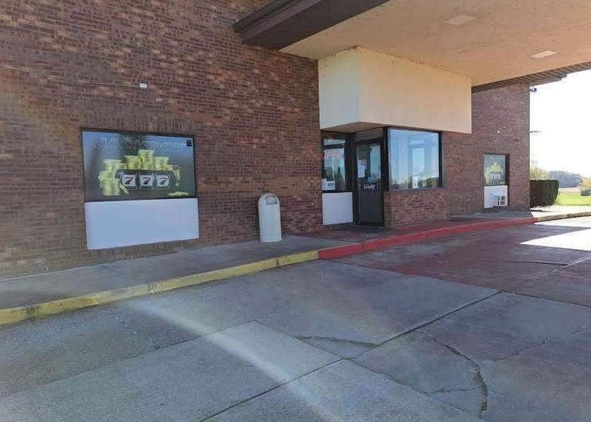 Illinois Ullin Facade