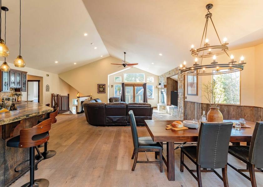 California South Lake Tahoe Dining Area