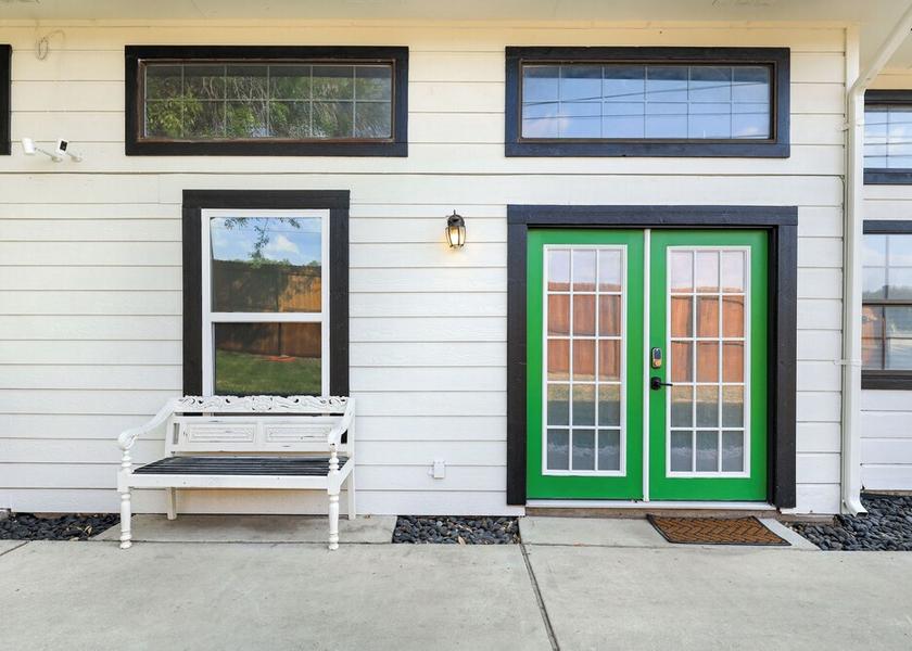 California Canyon Lake Exterior Detail