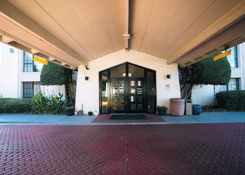 Georgia Peachtree Corners Entrance