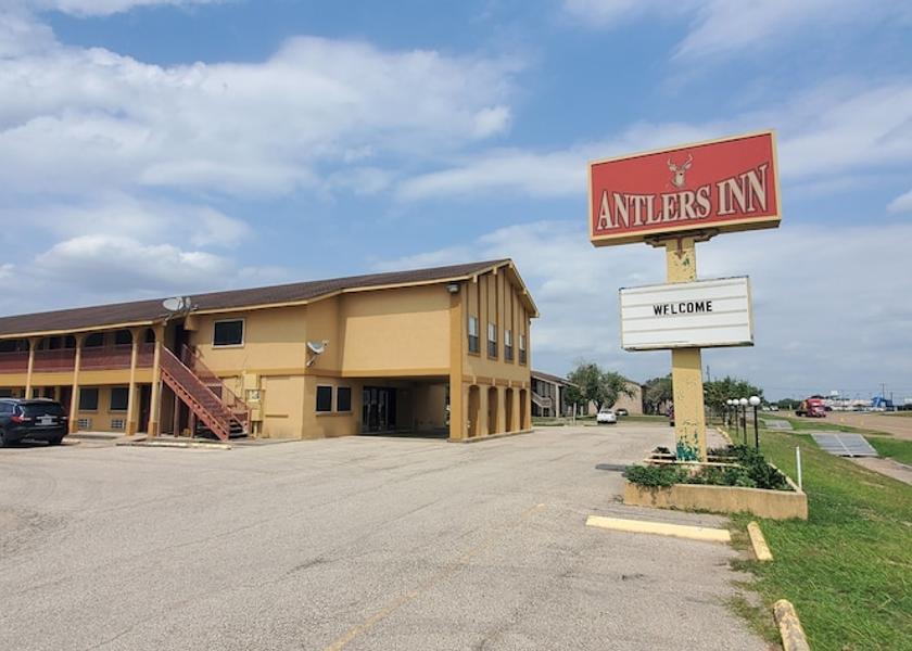 Texas Cuero Exterior Detail