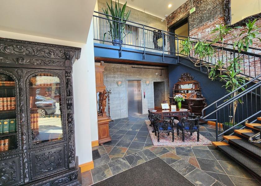 Oregon Hood River Lobby