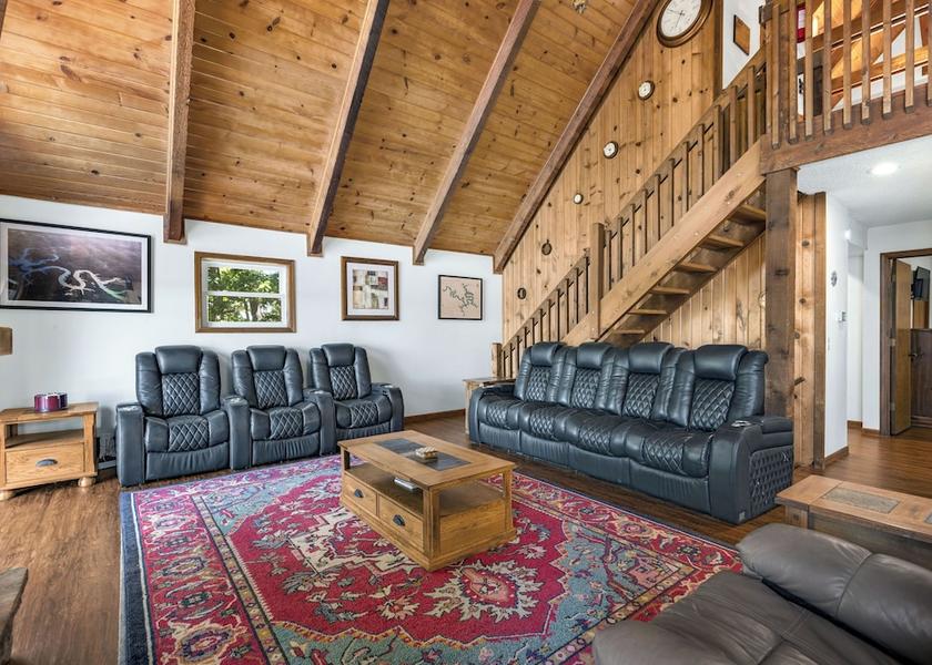 Missouri Sunrise Beach Living Area