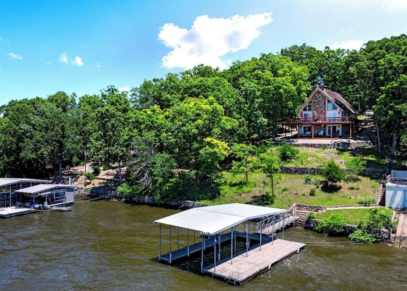 Missouri Sunrise Beach Property Grounds