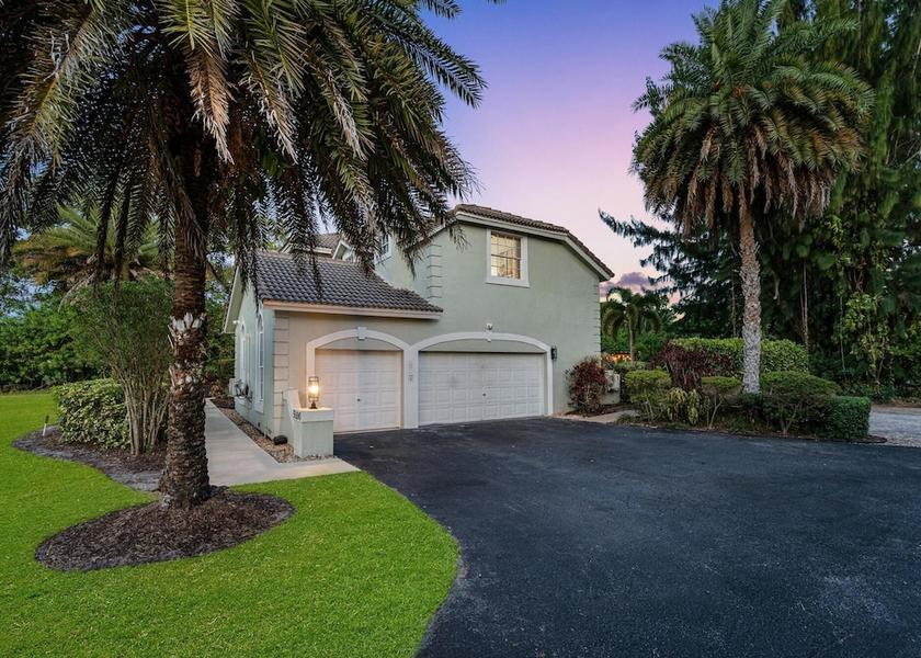 Florida Coconut Creek Interior Entrance
