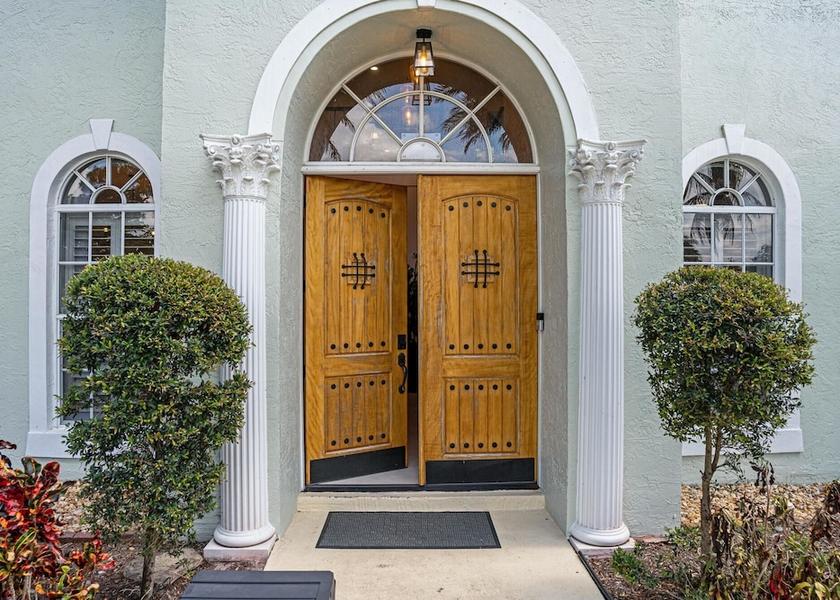 Florida Coconut Creek Interior Entrance