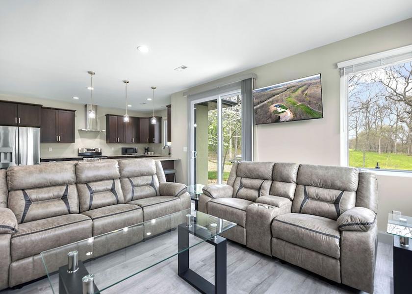 Missouri Sunrise Beach Living Area