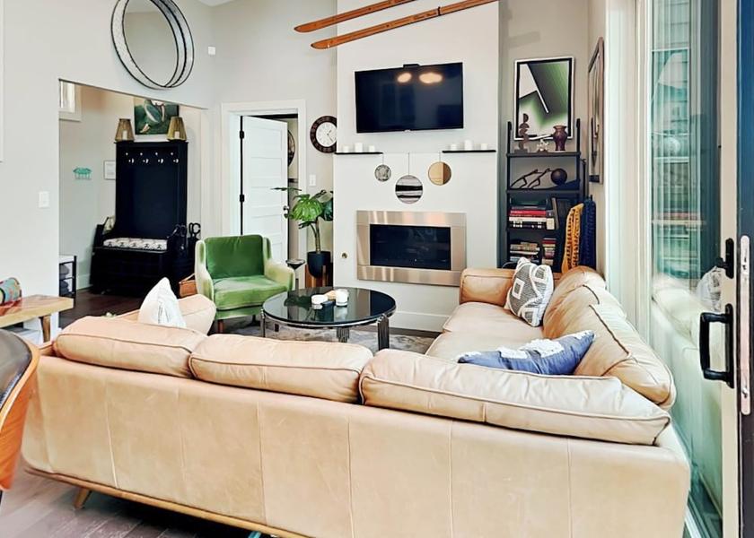 Tennessee Oakland Living Area