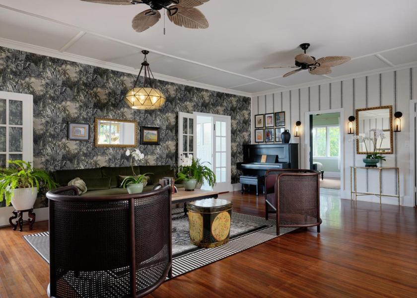 Hawaii Wailuku shared lounge/tv area