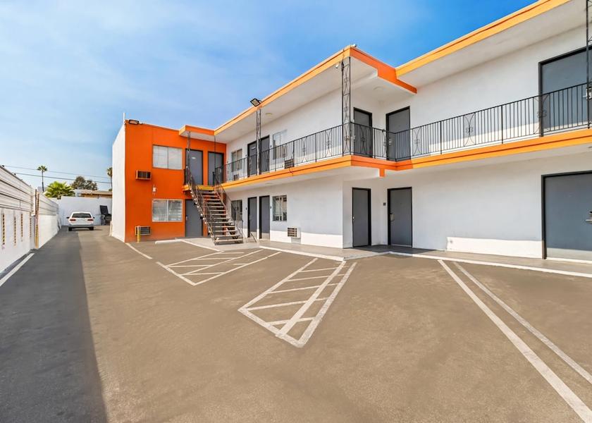 California North Hollywood Exterior