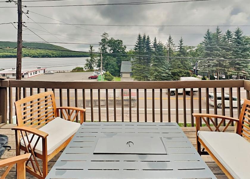 Tennessee Oakland Outdoor Dining