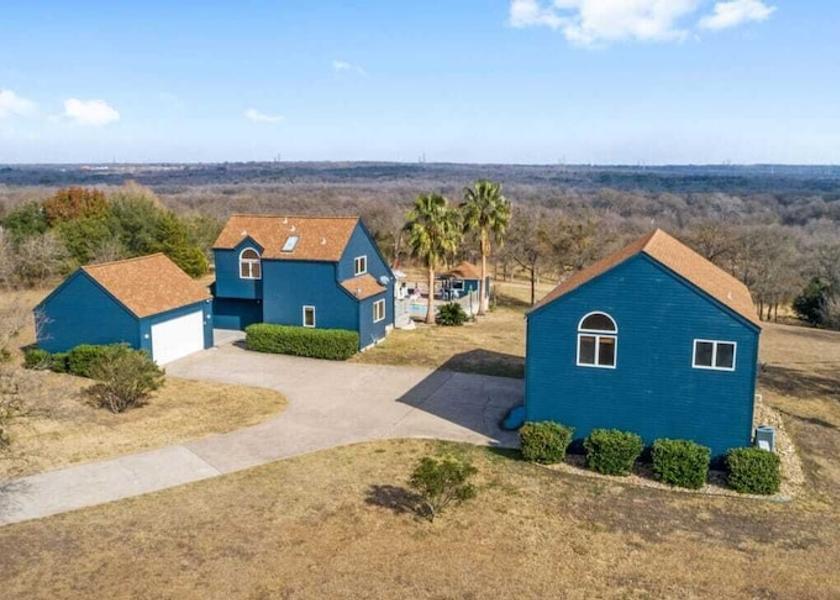 Texas Manor Exterior Detail