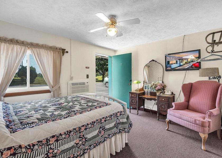 Michigan Williamston Room