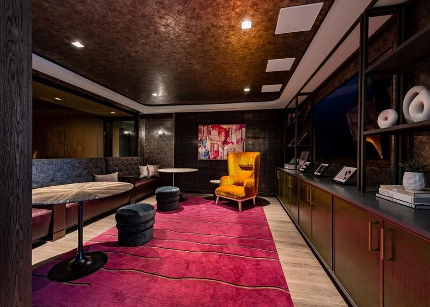 Virginia Arlington Lobby