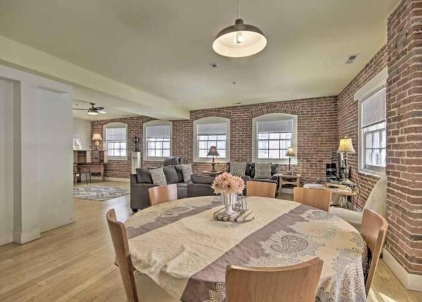 Maryland Baltimore In-Room Dining