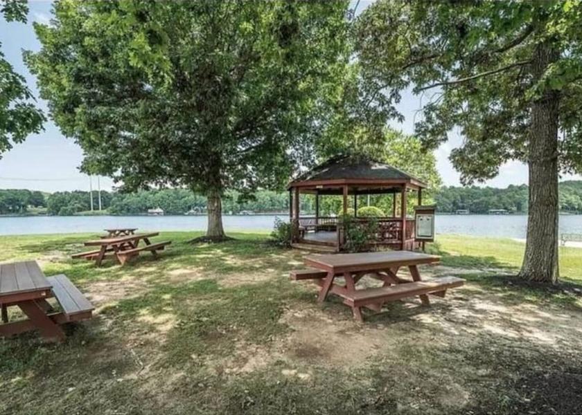 Washington mineral Exterior Detail