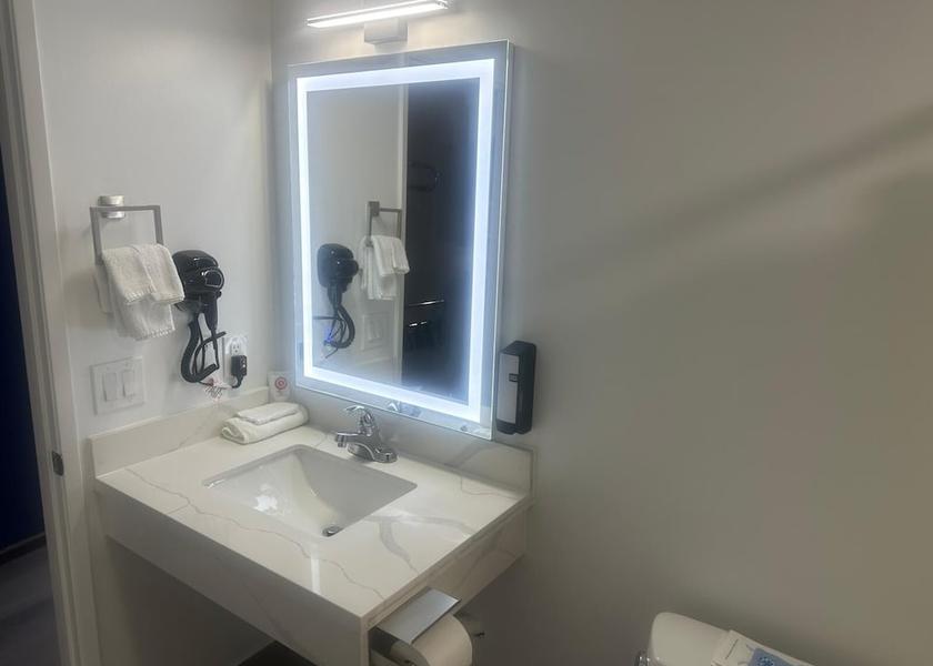 California Huntington Beach Bathroom