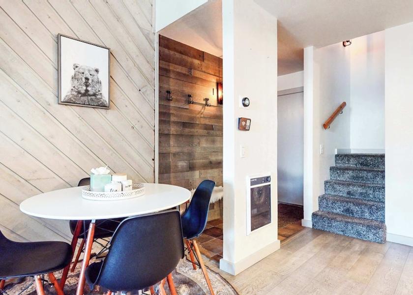 California Mammoth Lakes Dining Area