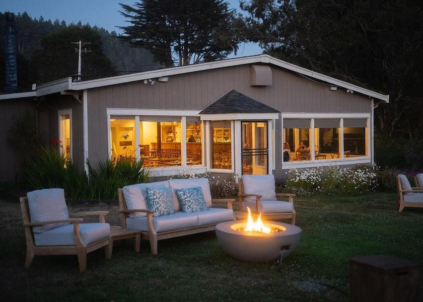 California Albion Outdoor Dining