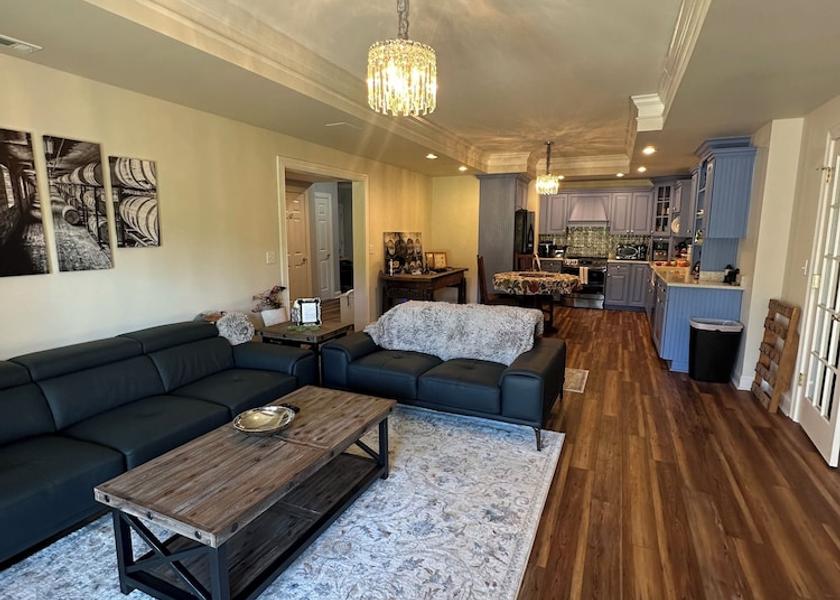 Kentucky La Grange Living area