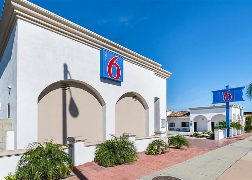 California Lomita Exterior Detail