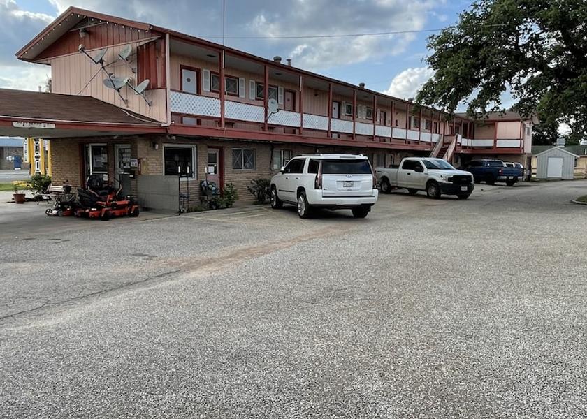 Texas Cuero Exterior Detail