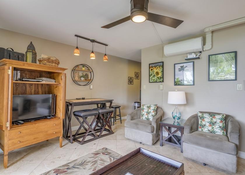 Hawaii Lahaina Living Area
