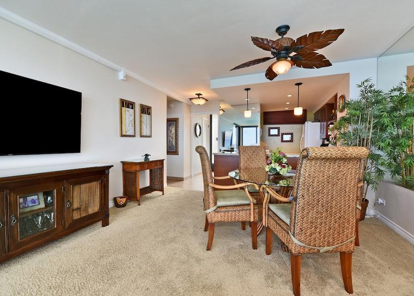 Hawaii Lahaina Dining Area