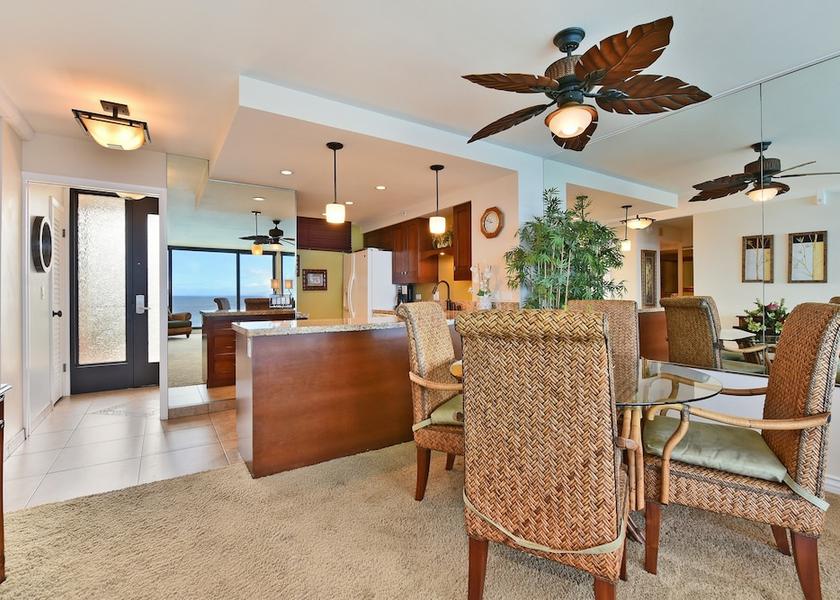 Hawaii Lahaina Dining Area