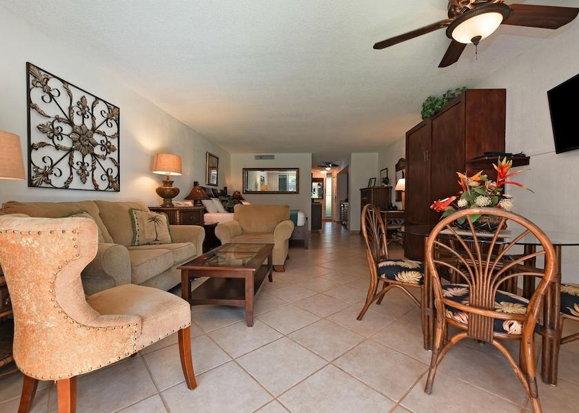 Hawaii Lahaina Dining Area