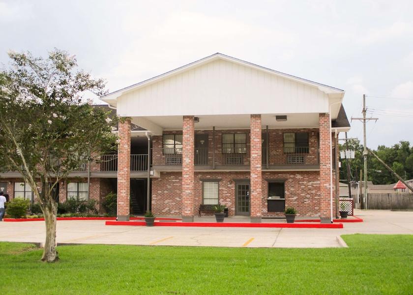 Louisiana Luling Exterior Detail