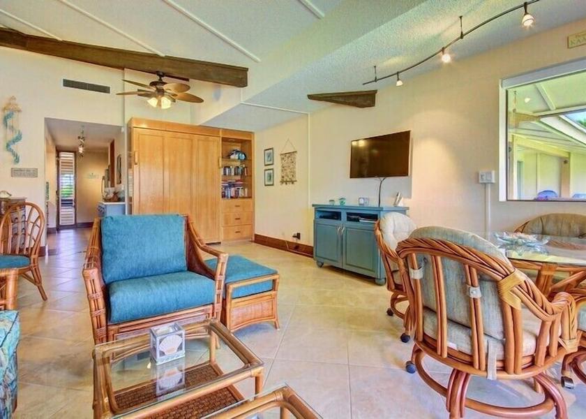 Hawaii Lahaina Living Area