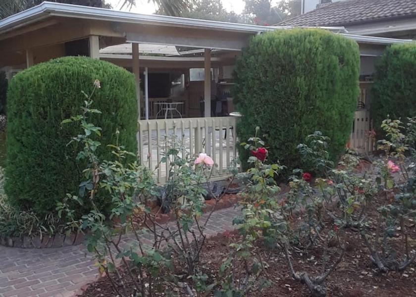California Los Gatos Property grounds