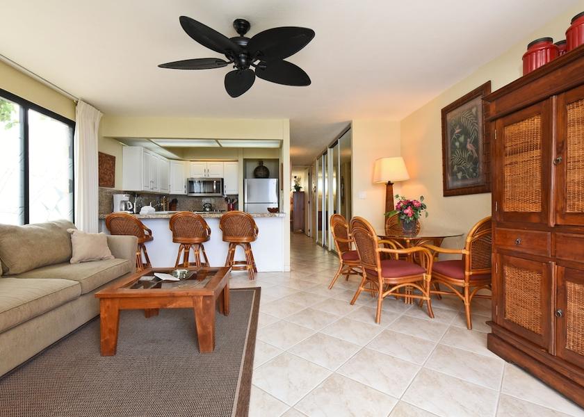 Hawaii Lahaina Living Area