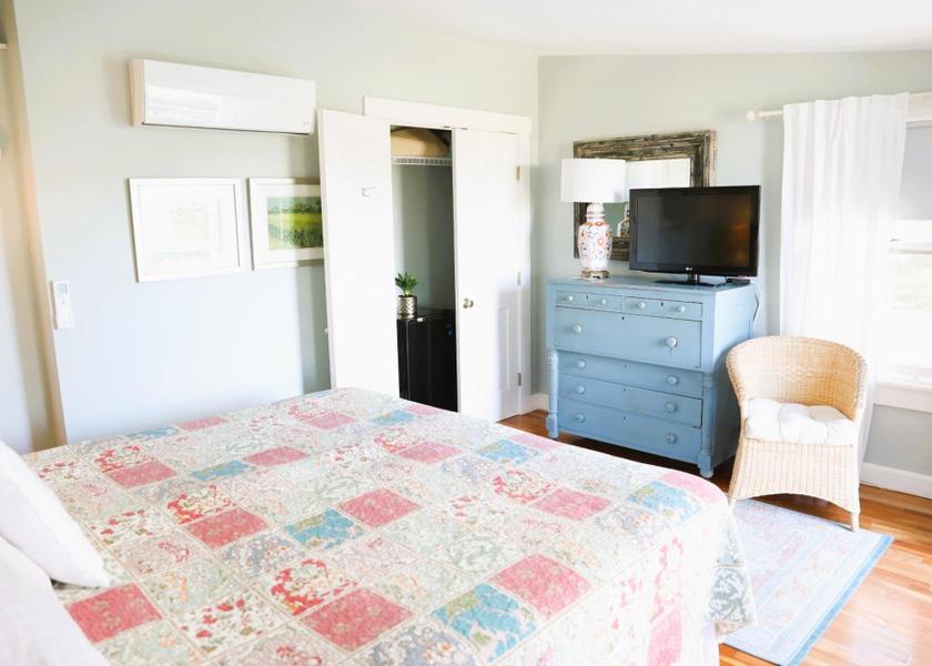 Massachusetts Dennis Port Deluxe King Room with Private Entrance 111