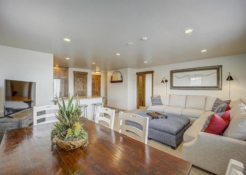 Kentucky Park City Living Area