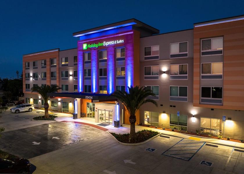 California Hawaiian Gardens Exterior Detail