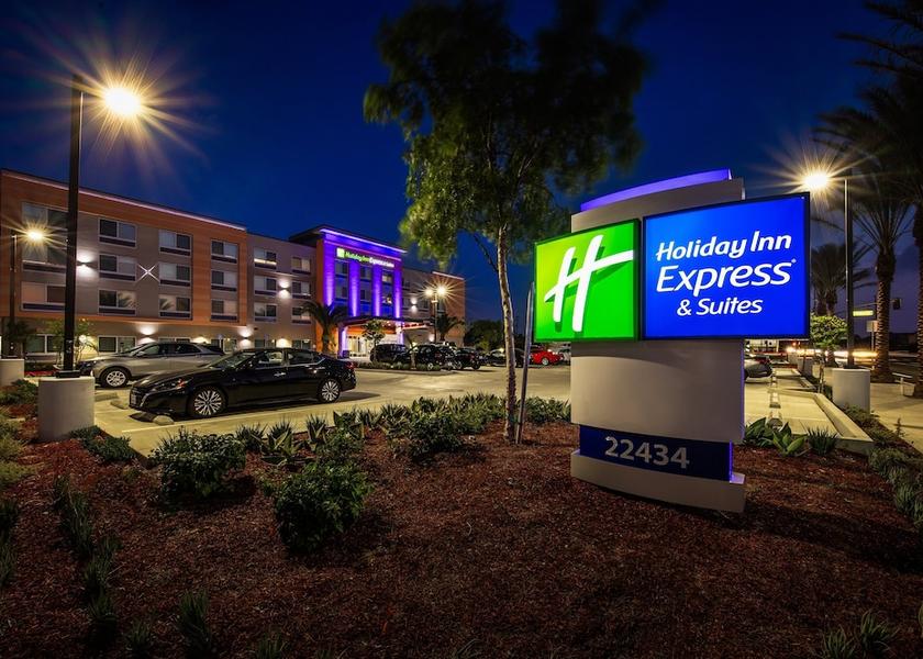 California Hawaiian Gardens Exterior Detail