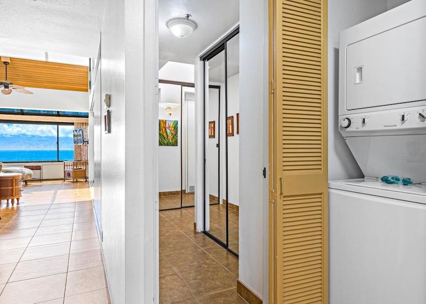 Hawaii Lahaina Laundry Room